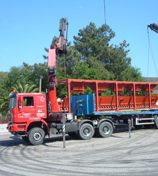 cargue material camion man posterior transporte